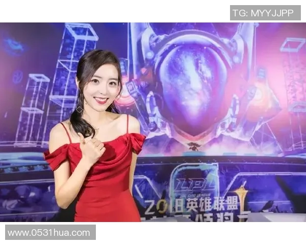余霜化身足球明星精彩模仿合集展现运动魅力与幽默风采